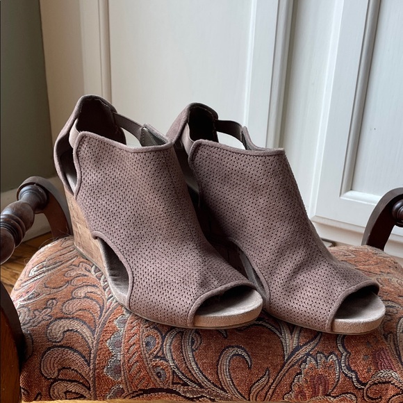 Life Stride Shoes - Women's Peep-Toe Wedge Sandals